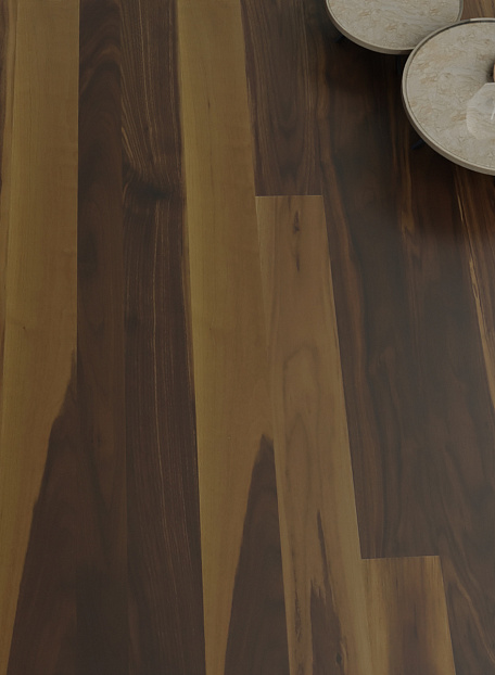 Паркетная доска Karelia EARTH  Walnut Lacquered COUNTRY 1S LAC S.MAT