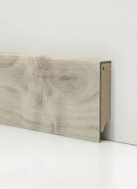 Плинтус МДФ Xtrafloor Дуб Честер (Chester Oak 24229)>