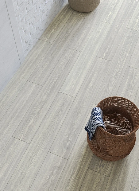 Ламинат Egger PRO Classic 10-33 Дуб Сория Светло-серый