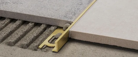 Напольных покрытий уложено с нашим участием